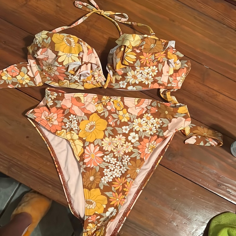Salty blonde x billabong bikini set